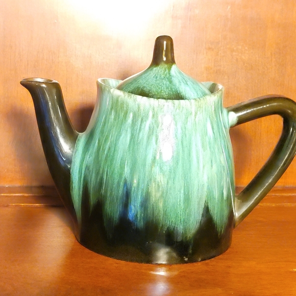 Vintage Blue Mountain Pottery teapot - Picture 4 of 5